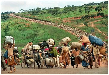 Rwandan people fleeing to Tanzania