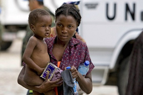 Photo: WFP Distributes Emergency Rations to Hurricane Victims